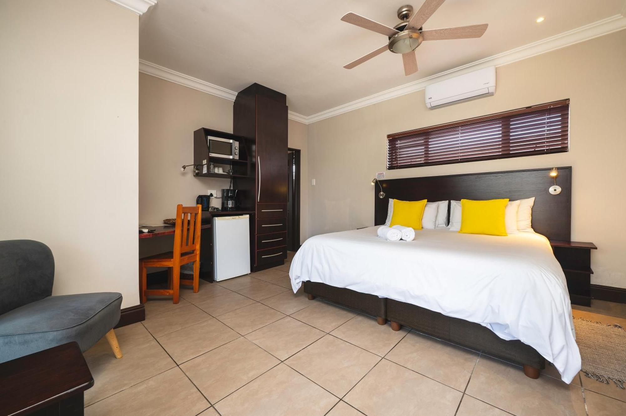 Africa Beach B&B พอร์ตเอลิซาเบธ ภายนอก รูปภาพ