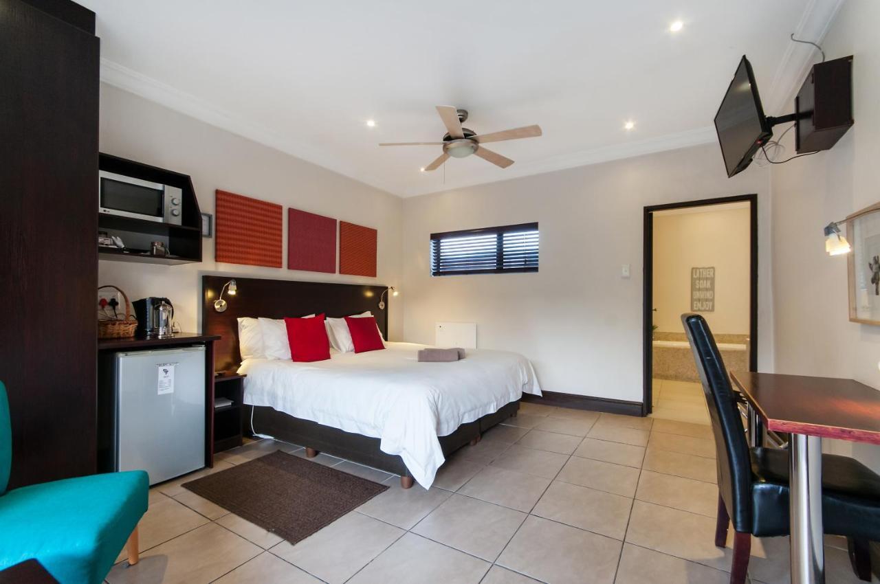 Africa Beach B&B พอร์ตเอลิซาเบธ ภายนอก รูปภาพ